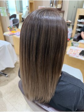デザイニングヘアードゥ(designing hair Deux) レディースグレージュハイライトカラー【グレージュ、ブリーチ】