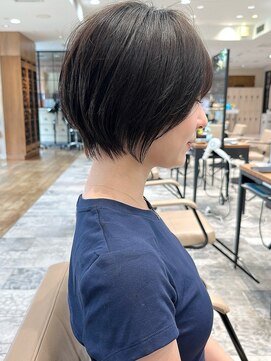 アフロート ルヴア(AFLOAT RUVUA) みねふんわりショートボブで垢抜け!30代40代50代新宿丸顔面長