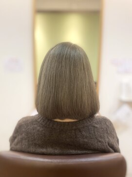 ヘアー グリーン(hair green) オリーブブラウン/白髪ぼかし/前下がりボブ/透明感カラー