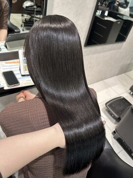フォルテ 榛原パームス店 黒髪クラゲヘアーオリーブグレー小顔ココアベージュ