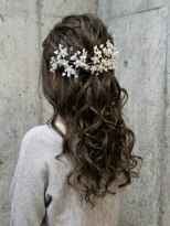 アル あびこ(aru.)&nbsp;結婚式・お呼ばれに。華やかパール×編み込みハーフアップ
