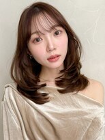 アグノス 青山(Agnos)&nbsp;前髪薄めバングピンクベージュエアリーカールセミディモテ髪