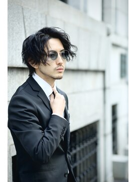 リップスヘアー 銀座(LIPPS hair) センターパート　スパイラルパーマ　銀座メンズ美容室