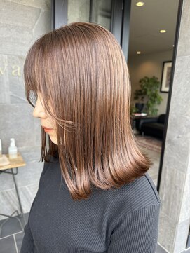 メゾン アヴァロ(Maison Avallo) #明るめベージュブラウン　#外ハネミディアム