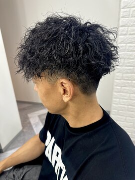 ジェイドゼロウィズアクロス(JADE -zero- with AKROS) 縦落ちツイストスパイラルパーマスペインカール