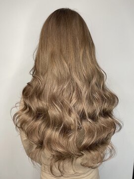 ヨロ 上野(YOLO) ハイライトカラーミルクティーベージュレイヤーカット