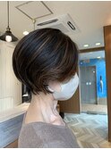 大人可愛いショコラブラウンハイライト前下がりショート