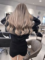 キング(K!ng) ハイライトカラーミルクティーベージュレイヤーカット