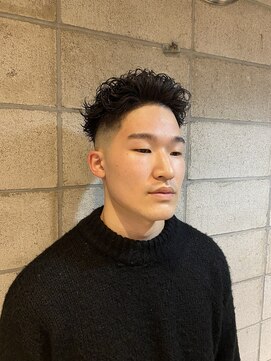 フランクスバーバーザスタンド(Frank’s barber the stand) サーフカール/スパイキーショート/ブルーブラック/飯田橋E