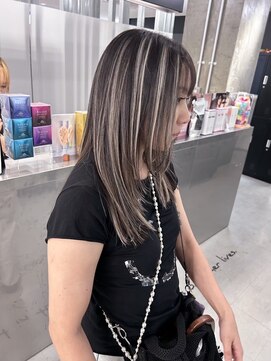 キング 心斎橋店(K!ng) ハイライトカラーミルクティーベージュレイヤーカット