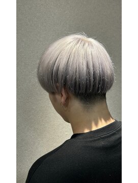 ヘアーザラブズラフズ オーガニカ 北九州(HAIR THE LOVES LAUGHS ORGANICA) ダブルカラー ホワイトブロンド マッシュカット