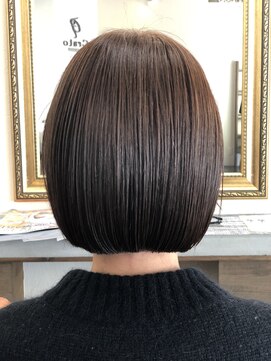 ミズグラート(Ms. grato) クラシカルな耳かけボブ