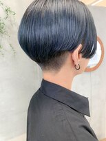 テトヘアー(teto hair)&nbsp;刈り上げショート、ネイビーカラー、グラデーション、前下がり