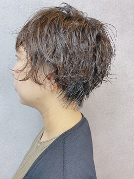 ヘアサロンM 新宿 ショートに映えるルーズパーマ