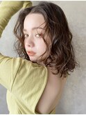 ウェットなウェーブヘア_グレージュカラーボブウルフ_39027