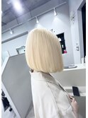 ブリーチ抜きっぱなし/ハイトーンカラー/ぱっつん前髪/韓国/ボブ