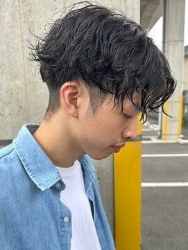 ニアウ 太田店(Niau) センターパート波巻きスパイラルパーマメンズマッシュ刈り上げ