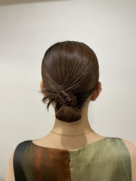 セニシエンタ(CENICIENTA) タイトシニヨン