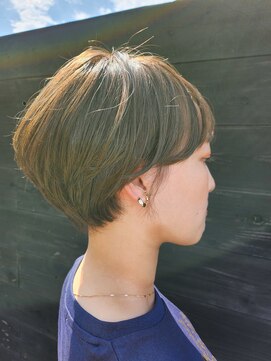 ヘアサロンアンドカフェ エイチプラス(H plus) マッシュショート 20代 30代