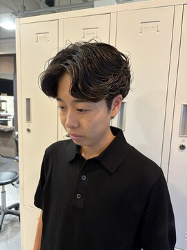 サロン ド ロイ(Salon de Roi) リッジ感のあるニュアンスパーマ！センターパートカルマフェザー