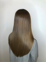 ウミ(umi)&nbsp;うねり髪のためのやわらかストレート