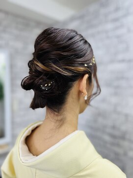 シンプル大人シニヨン