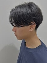 ヒュイル バイ ニアウ(Hwyl by Niau) MEN’S HAIR/サーフカール/刈り上げセンターパート/伊勢崎