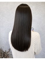 フィガロ バイ テイラー(FIGARO by Taylor) 暗髪でも透明感。ショコラブラウンで、品格のある大人ストレート