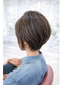 ブリーチなしカラーで作る夏の上品アッシュくびれショートボブ