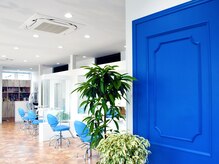 ヘアリゾートバイアジュール(hair resort by AZURE)の雰囲気（[AZURE]＝青を意味するSalon名通りの癒し空間。心からの接客を―）