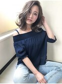 透明感のあるアッシュベージュカラー