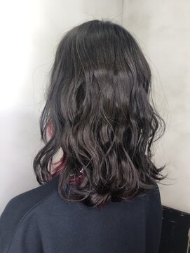 オースト ヘアー ステラ 新宿店(Aust hair Stella) モノトーングレー×インナーレッド【YAMA】