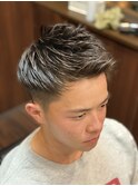 アップバングショートツーブロックスタイル