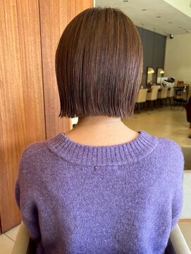 小顔効果抜群、外ハネぷつっとボブ