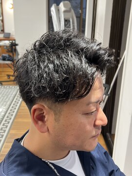 ザデイトウキョウ 表参道 青山(THE DAY TOKYO) MEN’S/サーフカール/刈り上げセンターパート/表参道駅/青山