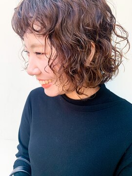 ヨハ ク くしゃっと可愛いパーマスタイル