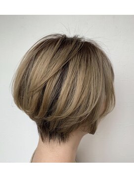 ジューシー(Beauty Consultant 10C) ショートスタイル