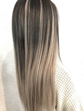 ラビス 浦和(Lovis) 魅力倍増カール/セミディ/シアーカラー/ダークアッシュ/姫カット