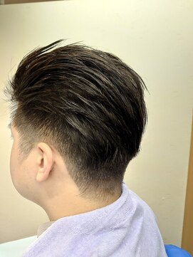 ヘアーカットデザインサロン スマッシュ 田町店(Hair cut design salon Smash) アップバング ツーブロック フェザーバック フェード 学生 就活
