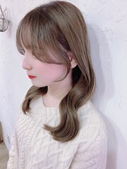 周りと差をつける！韓国ヘアに欠かせない顔まわり後れ毛カット！