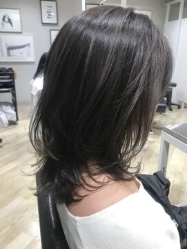 アトリエナガノ(atelier nagano) ニュアンスカラー/センターパート/ツヤ髪スタイル/ブルージュ