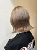 20代30代大人可愛いミルクティーベージュくびれボブ耳掛け透明感
