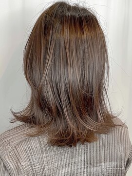 クラン 岡本(Chlan) 軽やか質感外ハネ シアーグレージュ