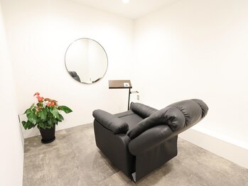 カンゴールサロン 富山セントラル(KANGOL SALON)の写真/おしゃれな店内×個室で落ち着いたサロンタイムをご提供いたします♪