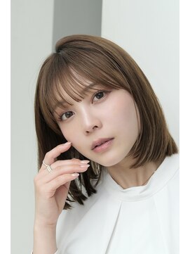 ソワネ 表参道(soigne) 表参道ミディアムストレートニュアンスカラーアッシュグレー30代