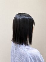 ウミト(Umito)&nbsp;暗髪の切りっぱなしミディアム
