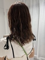 ログ(log)&nbsp;ニュアンスパーマ　髪質改善カラー　顔まわり　レイヤー　艶髪