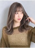 白髪ぼかしハイライトでつくる柔らかグレージュロング