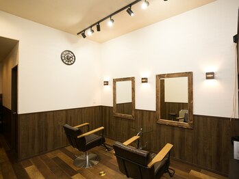 ヘアーデザイン イロリ(Hair Design irori)の写真/温もり溢れる店内で上質なくつろぎを…☆細かな気遣い、サービスが嬉しい心地よいサロン。