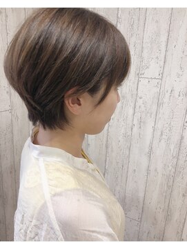 ラグシー(RAGCIE) 【ひとみ】フォグブルージュの柔らかショートヘア